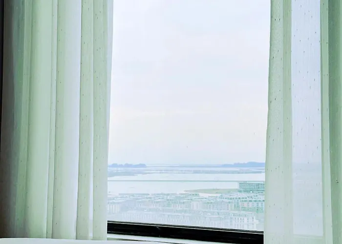 Bay Garden Aurora 3* Ha Long